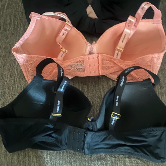 Four bras 40C - Picture 2 of 10